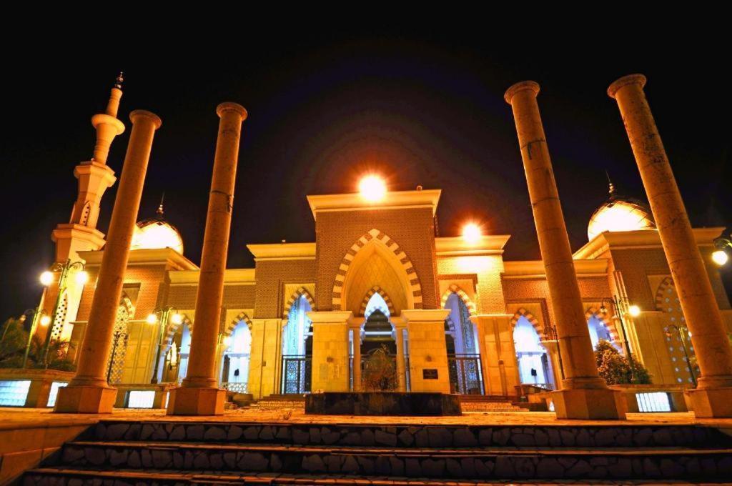 Agraha Andalas Hotel Makassar Exterior photo