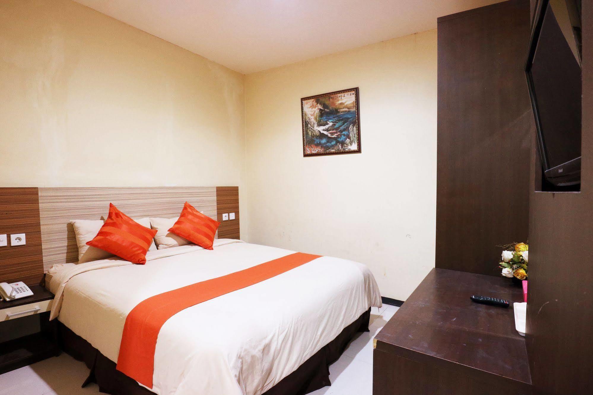Agraha Andalas Hotel Makassar Exterior photo