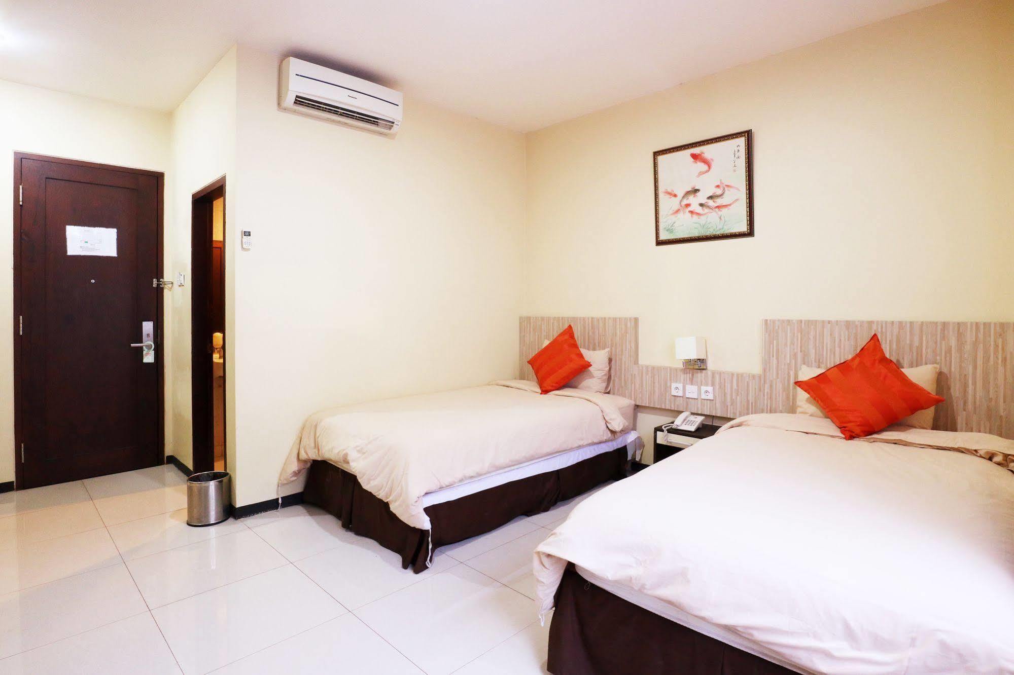 Agraha Andalas Hotel Makassar Exterior photo