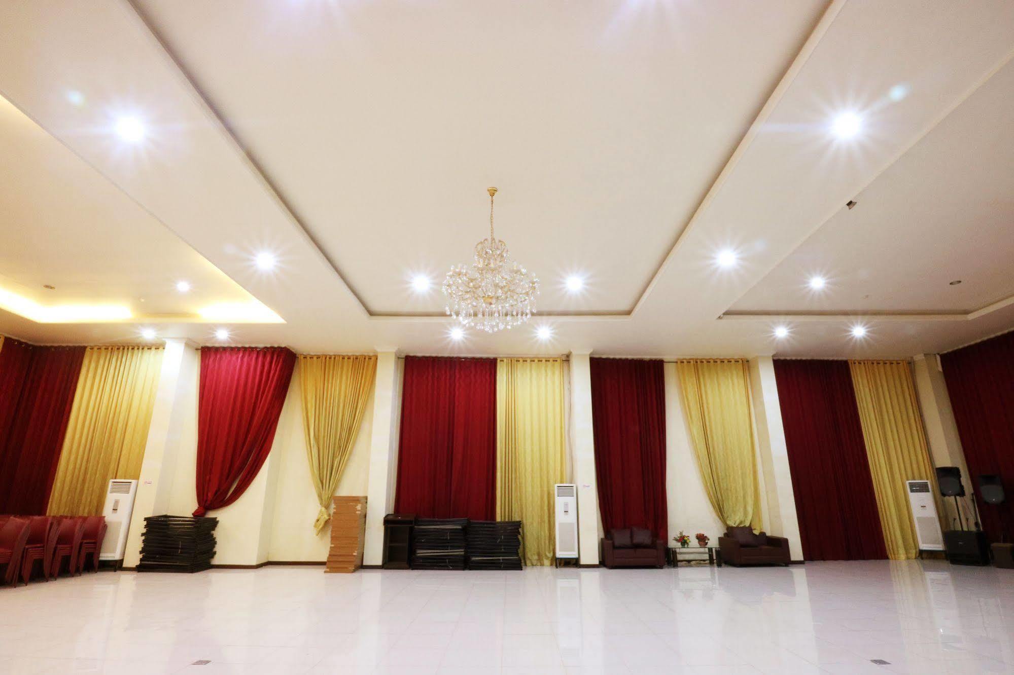 Agraha Andalas Hotel Makassar Exterior photo