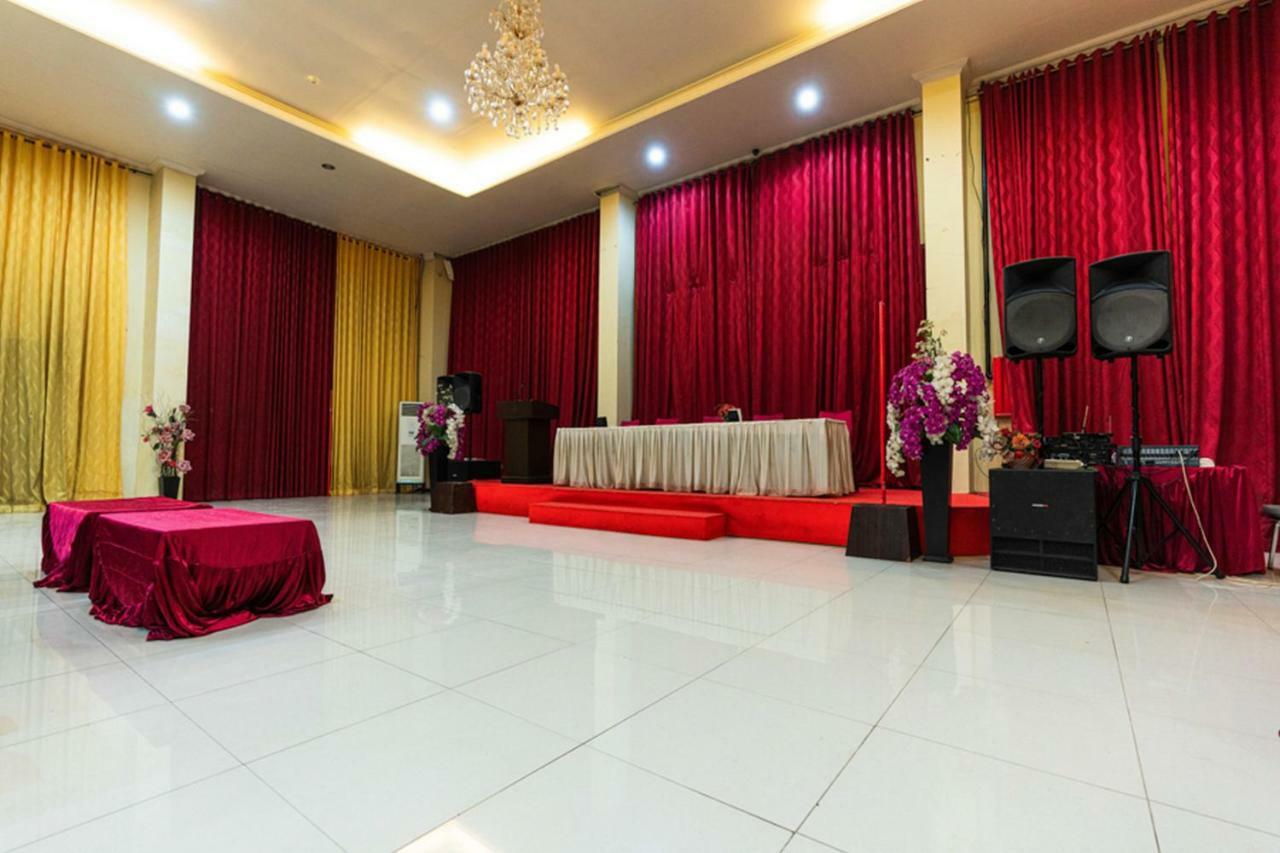 Agraha Andalas Hotel Makassar Exterior photo