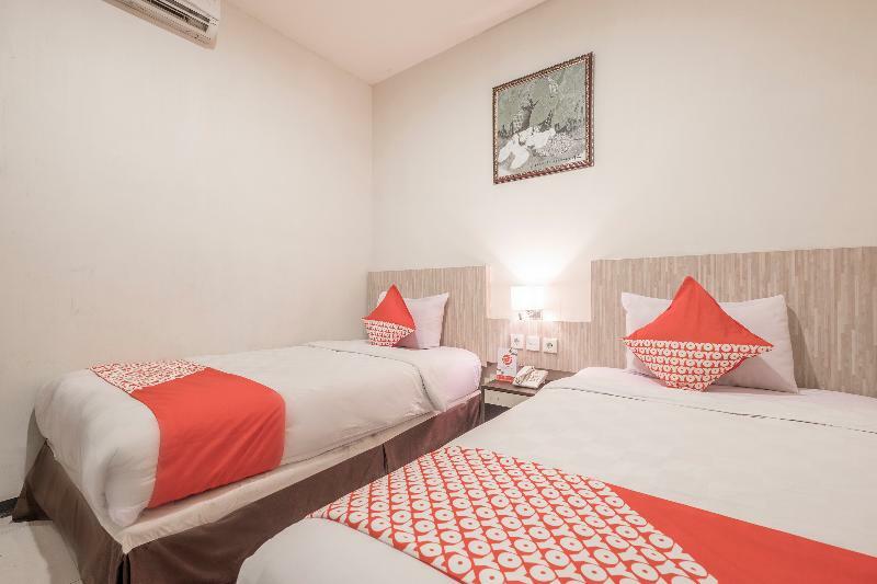 Agraha Andalas Hotel Makassar Exterior photo